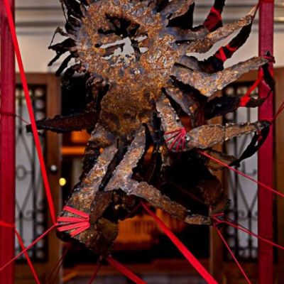 Nautilus, Hierro negro y textil, 2015